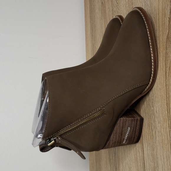 Aqua Shoes - Aqua College Nancy Waterproof Booties, Women's Shoes 6.5M brown